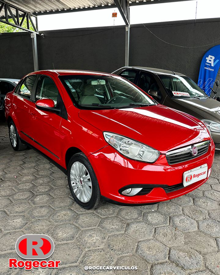Fiat Grand Siena 1.6 Essence 2013/2014 à venda em Pará de Minas