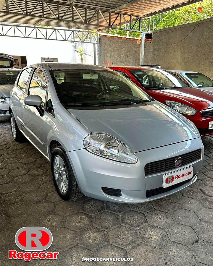 Fiat Punto 1.4 Attractive 2010/2011 à venda em Pará de Minas